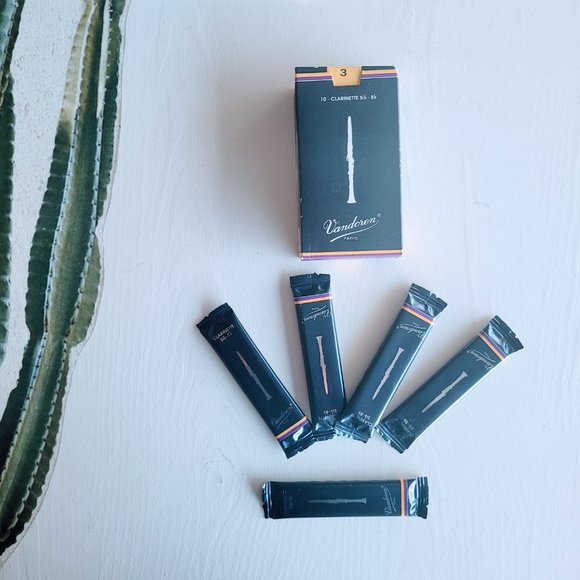 Vandoren  Bb Clarinet Traditional Reeds Strength 3 (5 Pack) - Picture 10 of 11